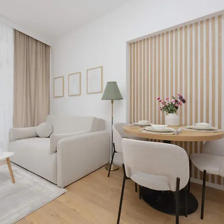 Stylish With Air Conditioning In A Prime Location By Renters アパート ワルシャワ