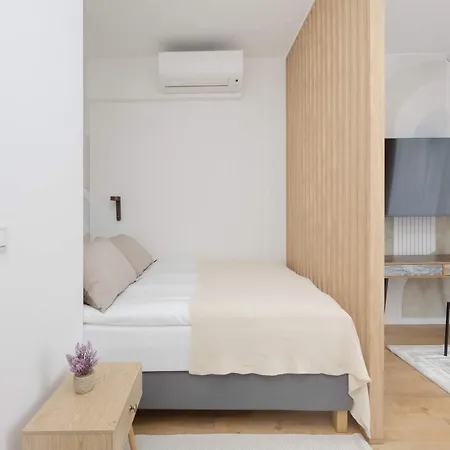 Stylish With Air Conditioning In A Prime Location By Renters アパート ワルシャワ