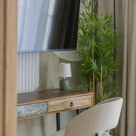 Stylish With Air Conditioning In A Prime Location By Renters