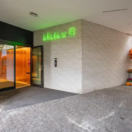 Stylish With Air Conditioning In A Prime Location By Renters *